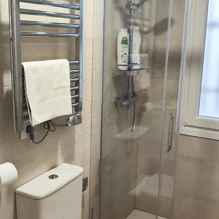 Entero Junto A Cuatro Caminos Con Licencia Del Ayto De Apartment *