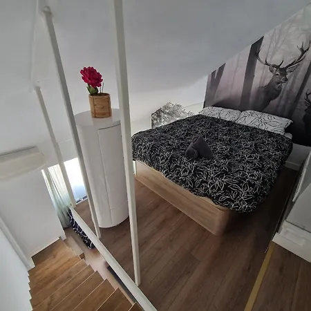 Estupendo Atico Triplex En Arapiles * Madrid