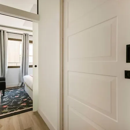 Apartment Retiro Parkserranogran Via