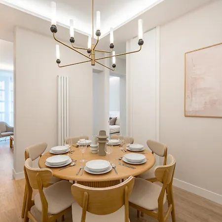 Lalatina Iv Calle Conde De Romanones 4br 4bh Apartment