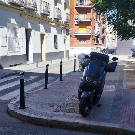 Entero Junto A Cuatro Caminos Con Licencia Del Ayto De *