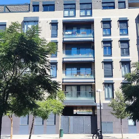 Apartment Entero Junto A Cuatro Caminos Con Licencia Del Ayto De *