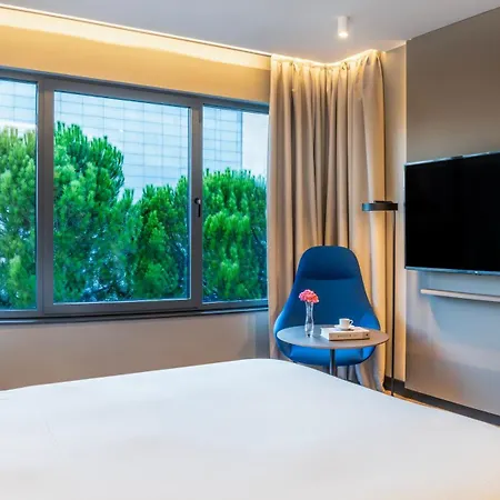 Pullman Airport & Feria 4*