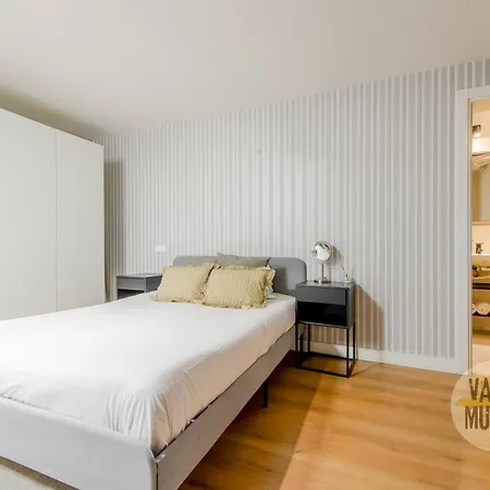 Modern & Cool Interior Design A 20 Metros Del Retiro E1 Madrid