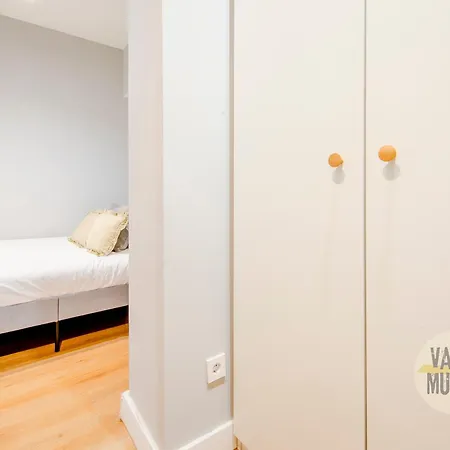 Modern & Cool Interior Design A 20 Metros Del Retiro E1 * Madrid