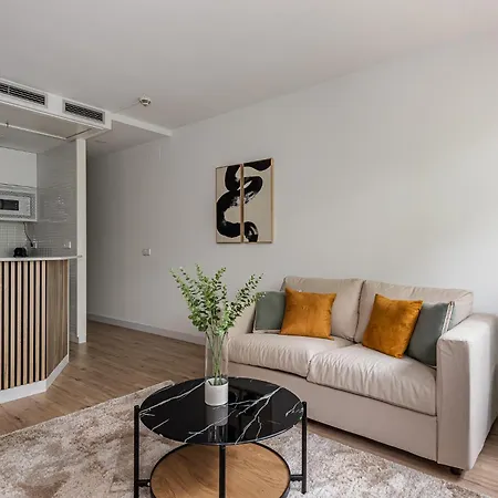 Queens Serrano Apartment *