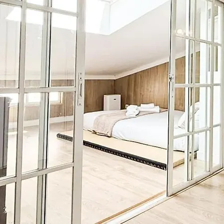 Apartment Charming Penthouse In Madrid-centro - Oso