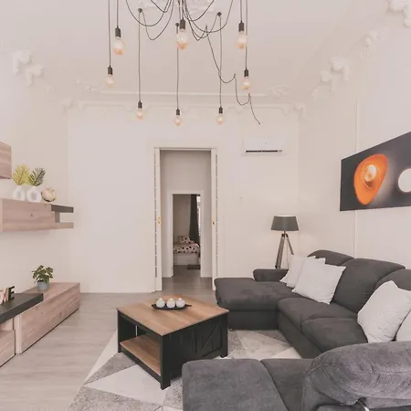 Apartment Amplio Piso De 7 Habs, 4 Banos Sobre Calle Gran Via *