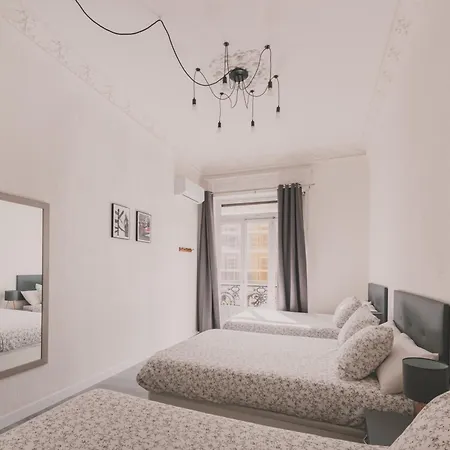 Amplio Piso De 7 Habs, 4 Banos Sobre Calle Gran Via Appartement