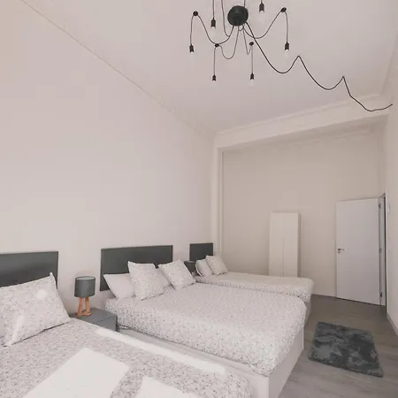 Amplio Piso De 7 Habs, 4 Banos Sobre Calle Gran Via Appartement *