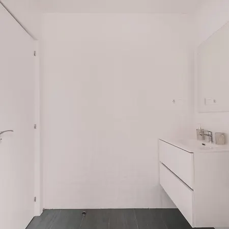 Apartment Amplio Piso De 7 Habs, 4 Banos Sobre Calle Gran Via *