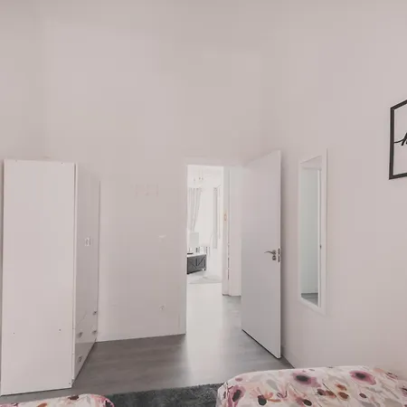 Apartment Amplio Piso De 7 Habs, 4 Banos Sobre Calle Gran Via