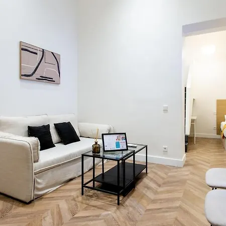 Apartment #5 New Duplex 2 Bedroom Flat In City Center *