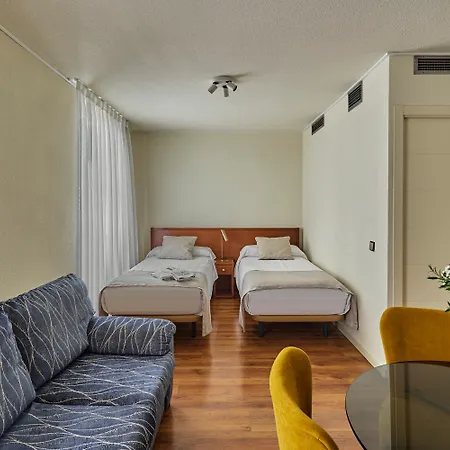 Aparthotel Juan Bravo 2*