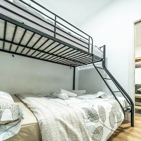 New Flat , Modern , Wifi, 10min Sol, 5 Reina Sofia *