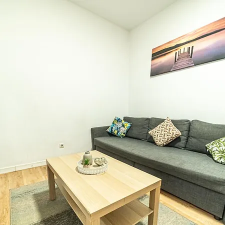 Apartment New Flat , Modern , Wifi, 10min Sol, 5 Reina Sofia