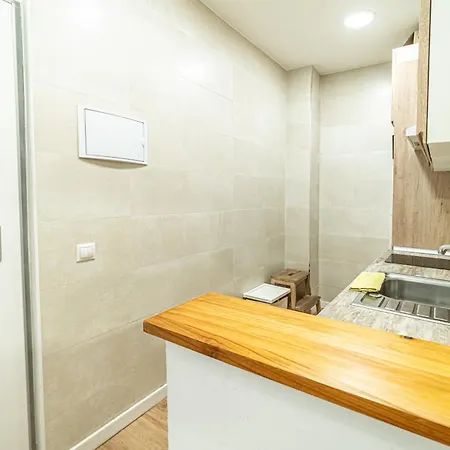 New Flat , Modern , Wifi, 10min Sol, 5 Reina Sofia *