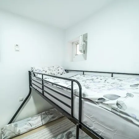 New Flat , Modern , Wifi, 10min Sol, 5 Reina Sofia * Madrid