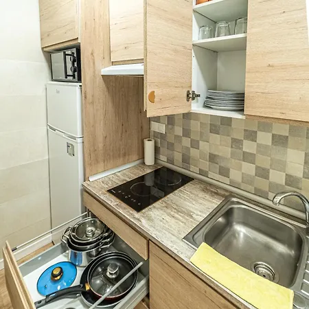 New Flat , Modern , Wifi, 10min Sol, 5 Reina Sofia Apartment *