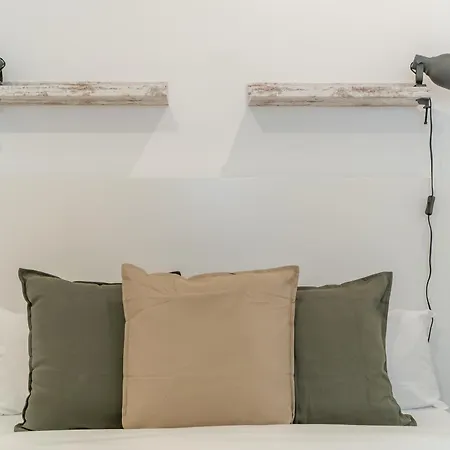 Cozy -1bedroom 1bath -anton Martin Apartment
