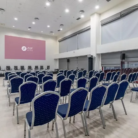 Exe Convention Plaza Hotel 4*