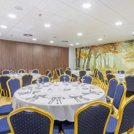 Exe Convention Plaza Hotel 4*
