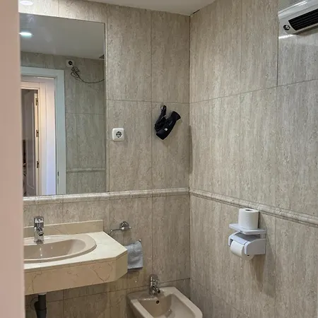 Plenilunio Deyanira Wanda Ifema Apartment Madrid