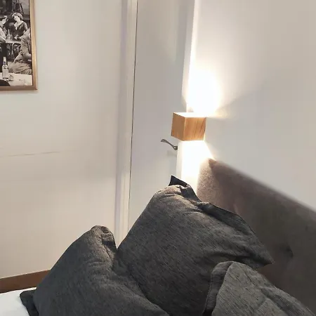 Apartment Entero Junto A Cuatro Caminos Con Licencia Del Ayto De *