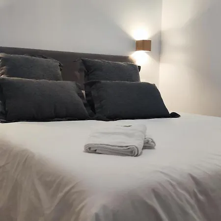 Apartment Entero Junto A Cuatro Caminos Con Licencia Del Ayto De