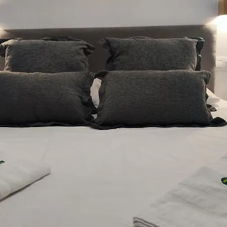 Entero Junto A Cuatro Caminos Con Licencia Del Ayto De Apartment *