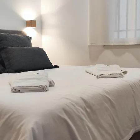 Apartment Entero Junto A Cuatro Caminos Con Licencia Del Ayto De *