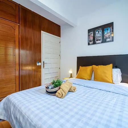 Aparthotel P Casacafe Calle Carlos Dubois 3
