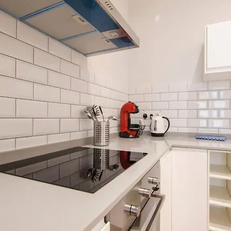 Renovated And Modern- 3bd 2bth- Anton Martin Apartment Madrid