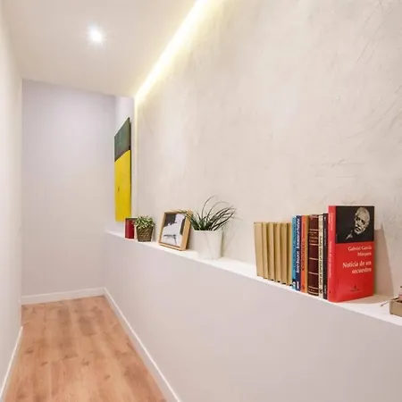 Renovated And Modern- 3bd 2bth- Anton Martin Madrid