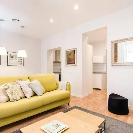 Renovated And Modern- 3bd 2bth- Anton Martin * Madrid