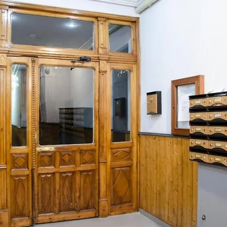 Renovated And Modern- 3bd 2bth- Anton Martin Apartment Madrid