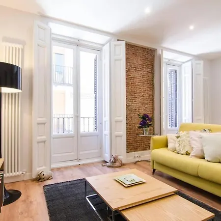 Apartment Renovated And Modern- 3bd 2bth- Anton Martin
