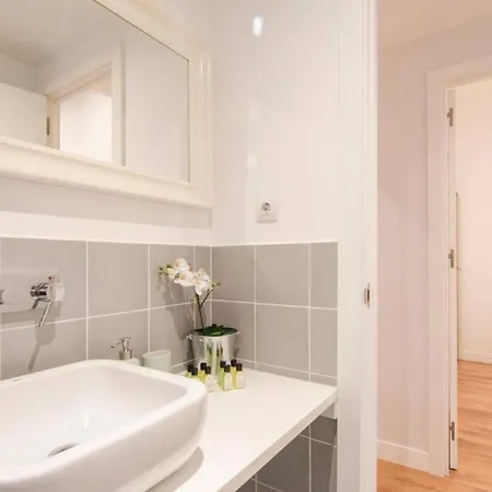 Renovated And Modern- 3bd 2bth- Anton Martin Apartment