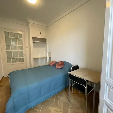 Guest house First Stop- Lope De Vega's Dream Coliving *