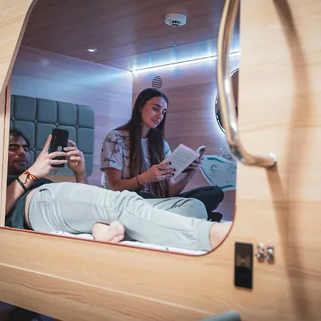 Gallery Residencia Capsule hotel