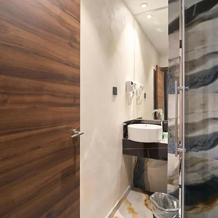 Menoir Dorsett Usera Hotel