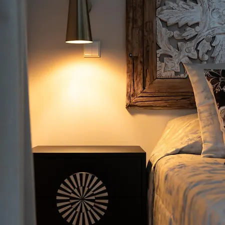 Deluxe Reina Sofia Atocha Comfy *