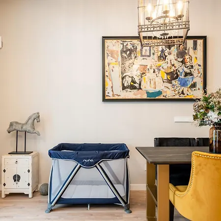 Deluxe Reina Sofia Atocha Comfy