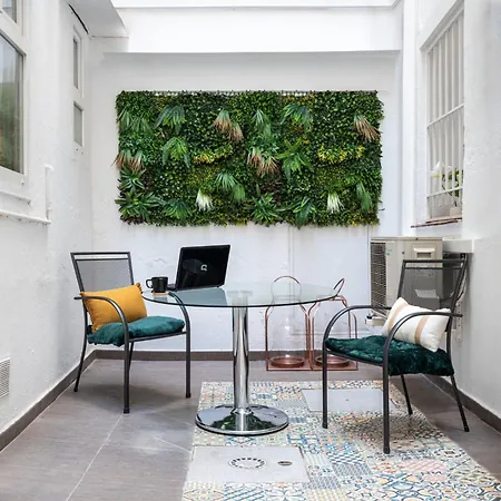 Deluxe Reina Sofia Atocha Comfy