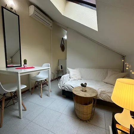 Cozy In Center Apartment *