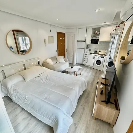 Lovely Balcony Center Apartment