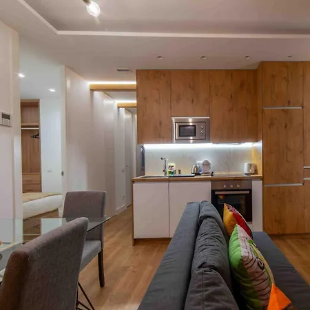 Piso Moderno En Barrio De Salamanca * Madrid
