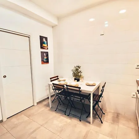 Metro Avenida De America 02 Apartment