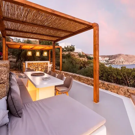 Villa Stunning Surrounded By Lush Greenery Madrid