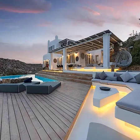 Villa Stunning Surrounded By Lush Greenery Madrid